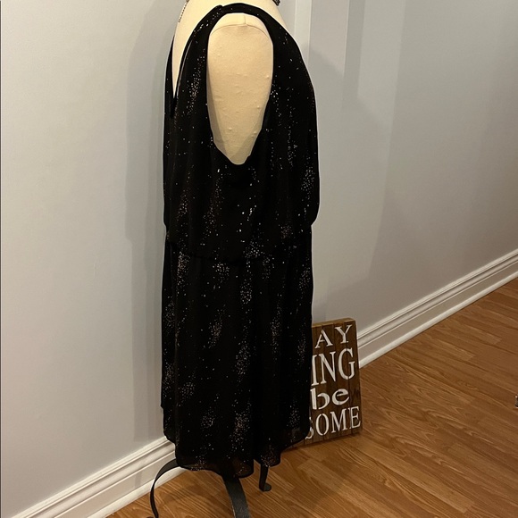 #77 Reitmans Black and Gold Sleeveless Dress - Picture 4 of 9